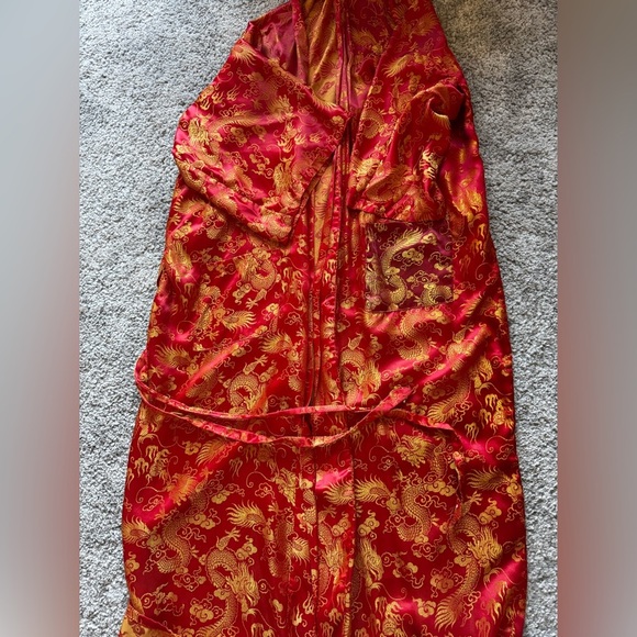 Golden Dragon Full Length Vintage Robe- red with gold embellishments- Sz large - Picture 10 of 12